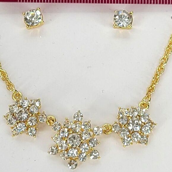 Crystal Burst Collar Necklace & Stud Earrings Set - Picture 7 of 10